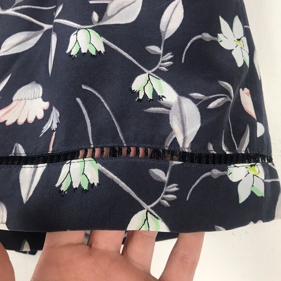 Club Monaco Floral Print Silky Boho Pull On Spring Summer Beach Casual Shorts 2 - Picture 5 of 10